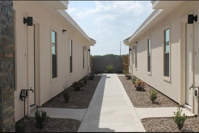 Building Photo - 2805 Sabercat Ave