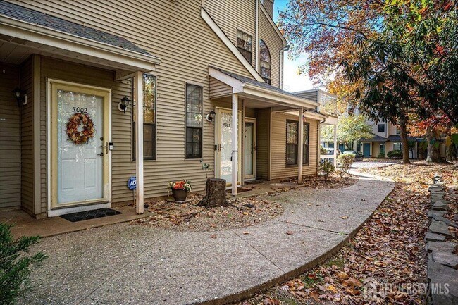 Building Photo - 5003 Stonehedge Rd