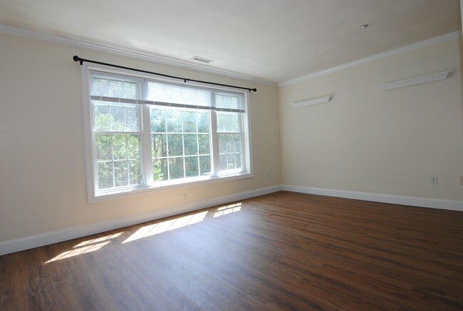 Building Photo - 1 Maple Ridge Dr
