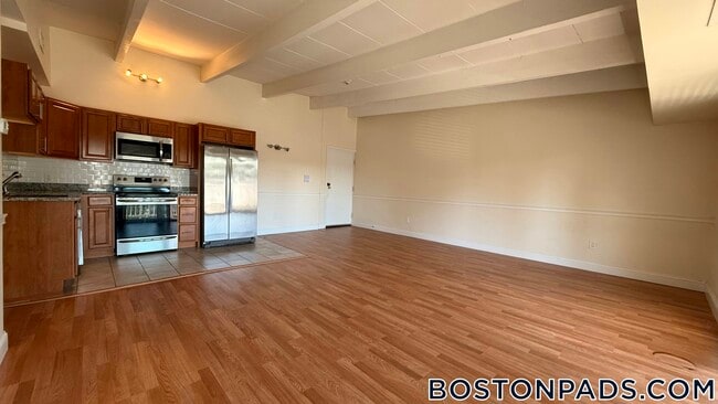 Building Photo - 12 Westgate Dr