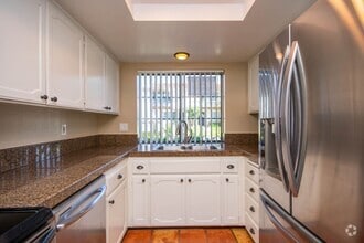Building Photo - 6867 Alderwood Dr