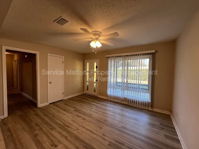 Building Photo - 303 Newcastle Dr