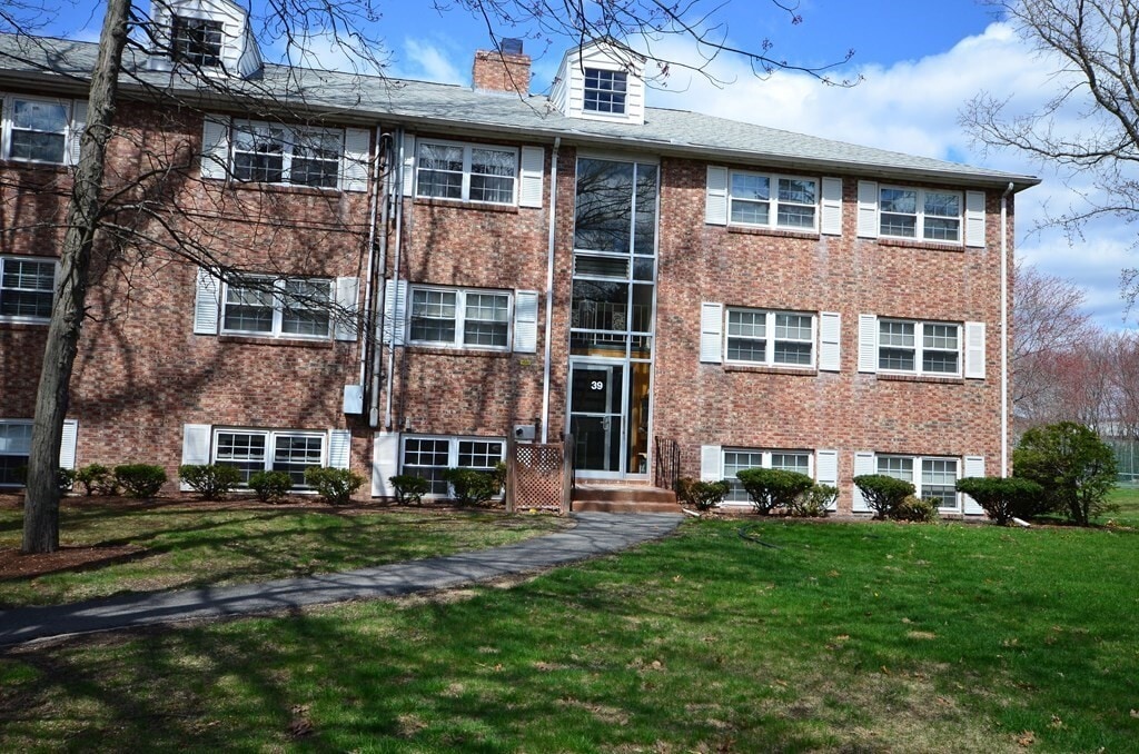 39 Farrwood Ave Unit 1, North Andover, MA 01845 Condo for Rent in