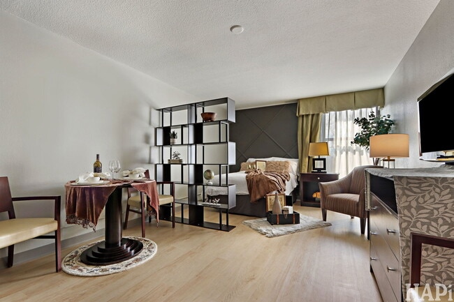 Foto del edificio - 6175 W Grand Ave