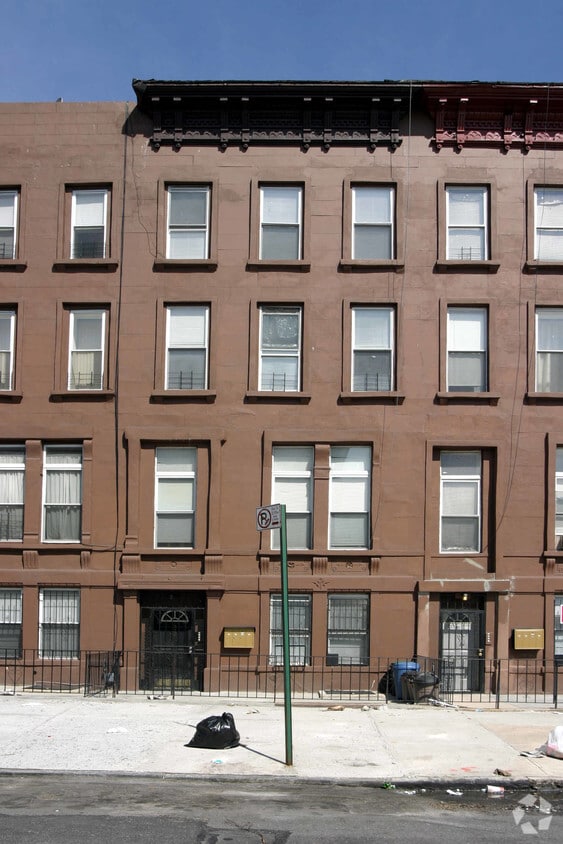 Primary Photo - 493 Greene Ave