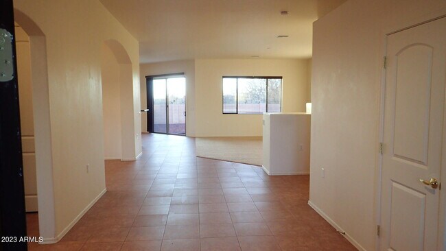 Building Photo - 1445 W Big Room Pl