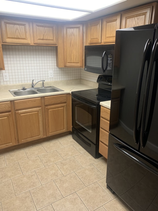 Building Photo - 3065 Bannock Dr