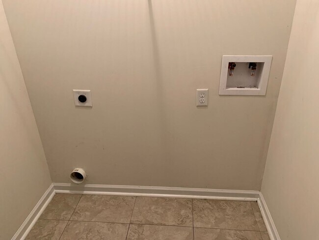 Building Photo - 1213 Askew Dr NE