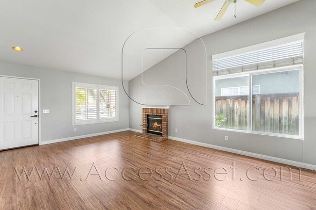 Building Photo - Charming 4-Bedroom, 2 Bath Home with Open ...