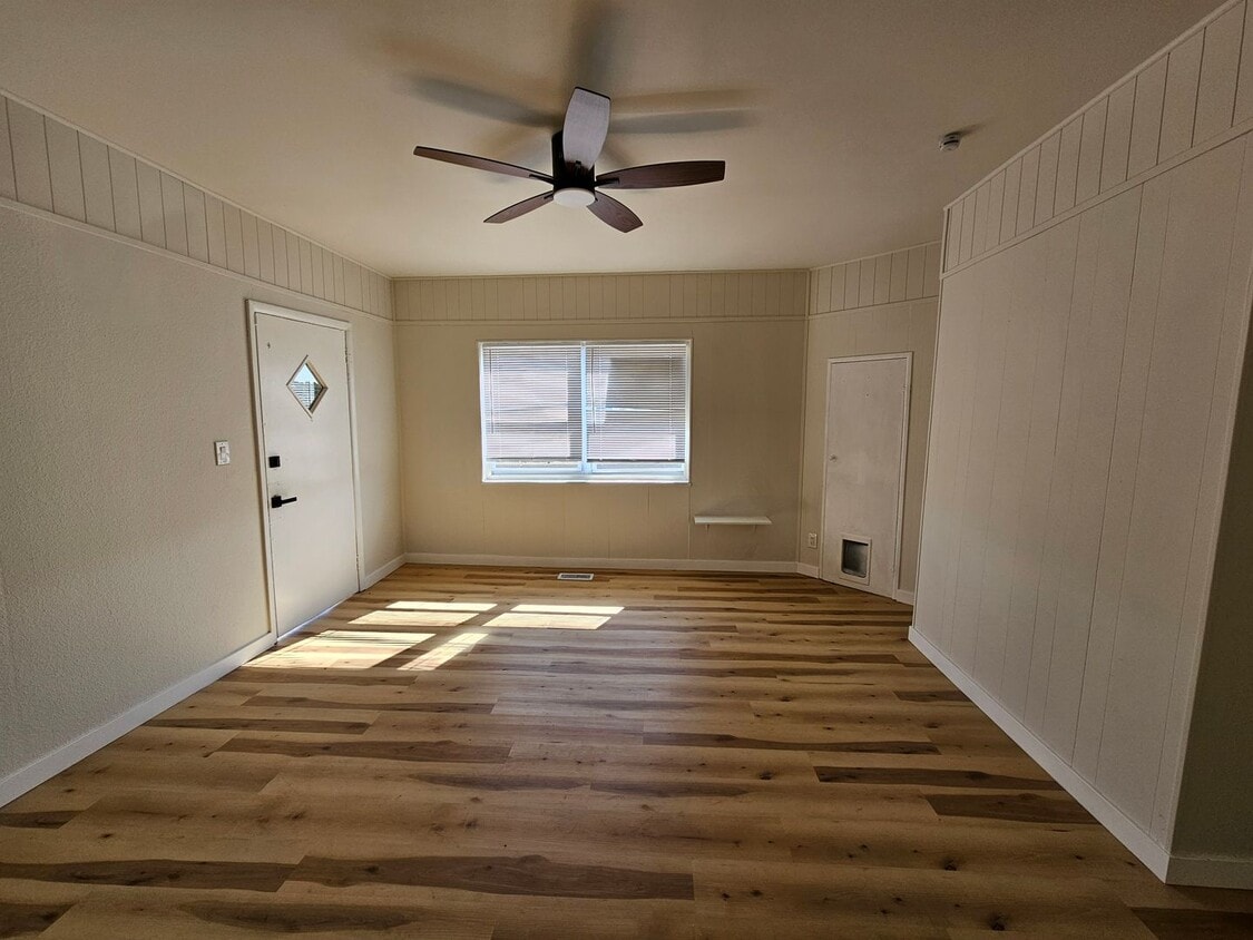 Newly updated 2 bedroom 1 bath apartment f... - Newly updated 2 bedroom 1 bath apartment f...