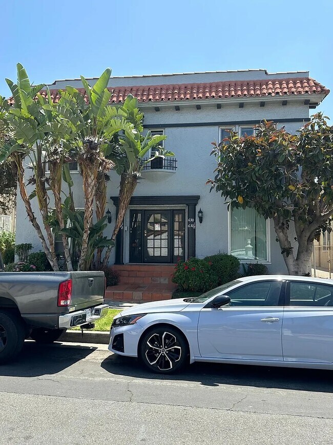 Frente del edificio - 630 N Spaulding Ave