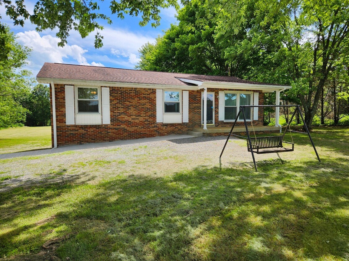 Primary Photo - Quiet Country 3BR Ranch with 3.8acres betw...