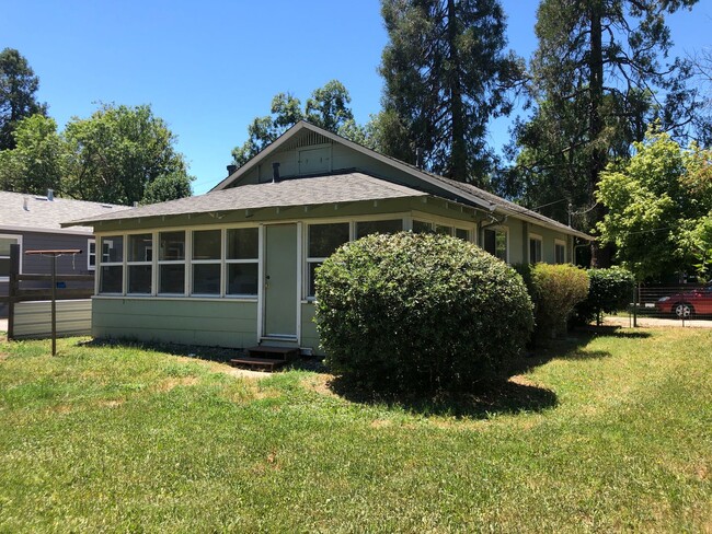 Building Photo - 2-Bed, 1-Bath, Bungalow