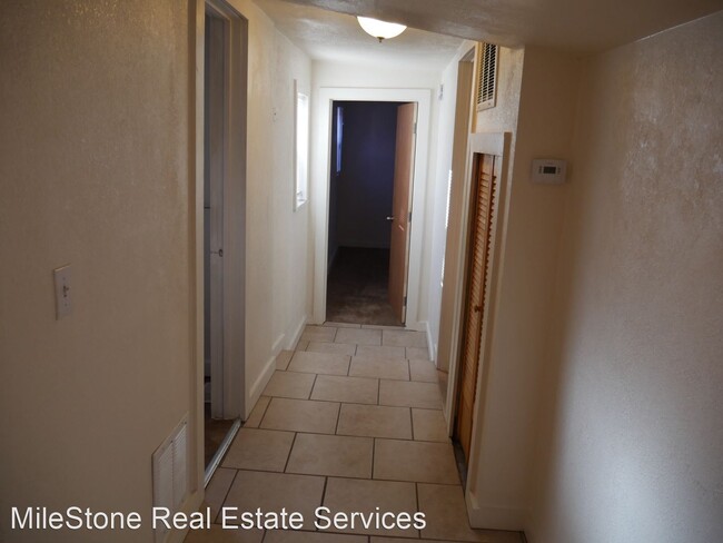 Building Photo - 2 br, 1 bath House - 212 West Brookside St