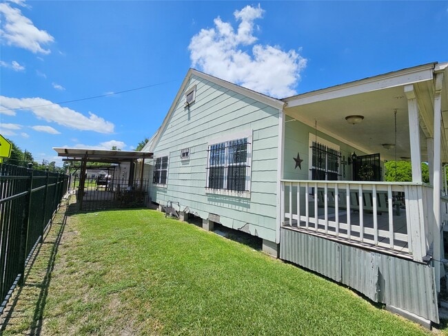 Building Photo - 6940 Hemlock St