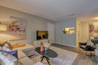 Building Photo - Lennox