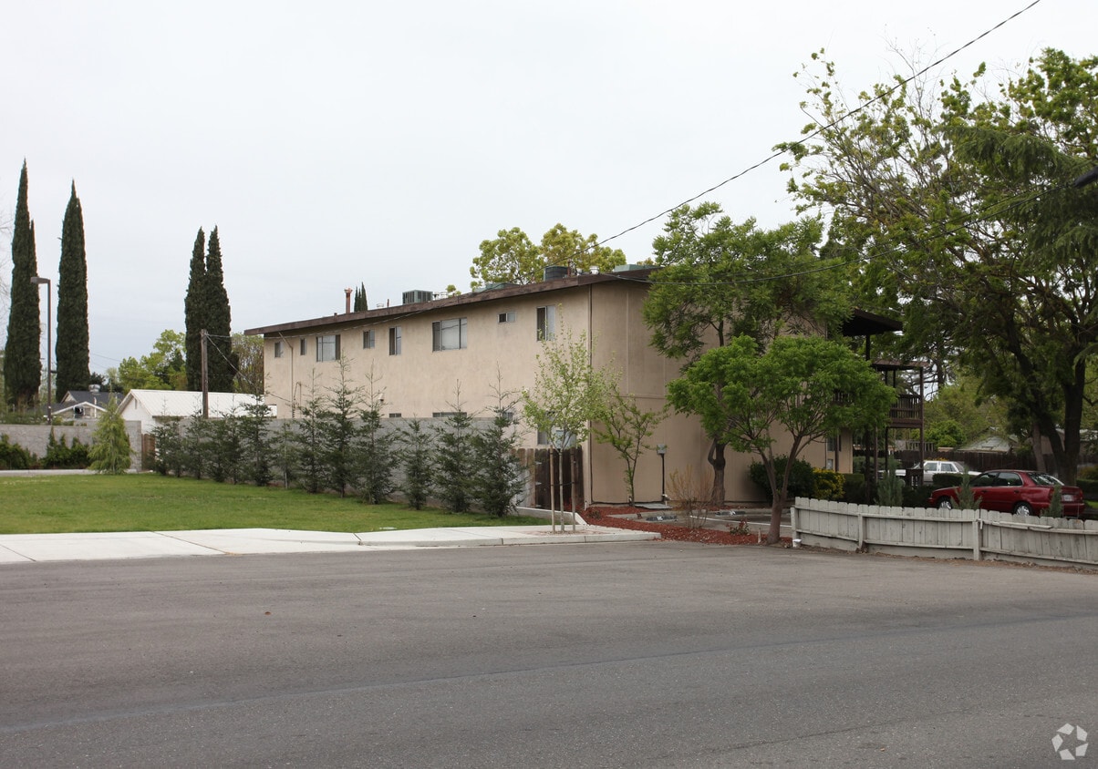 Building Photo - 903 N Olive Ave