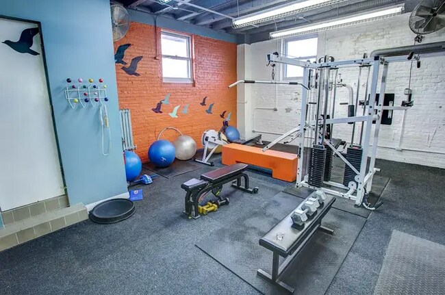 Foto del edificio - 1642 E 56th St