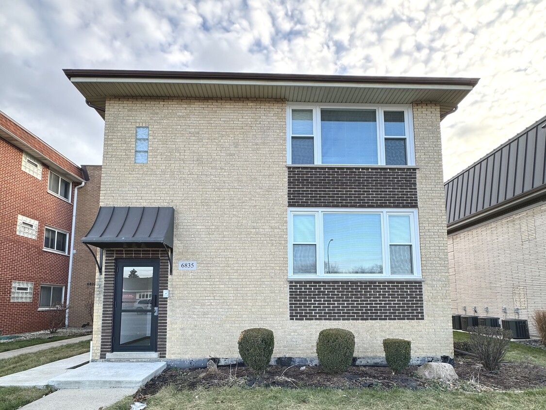 Primary Photo - 6835 W 95th St