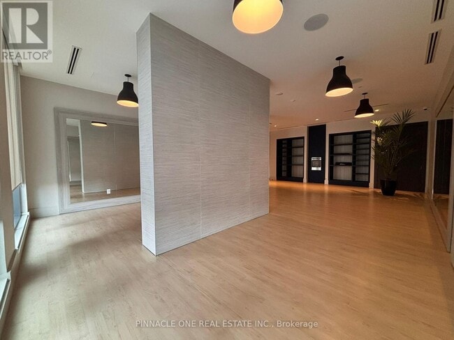 Photo du bâtiment - 2545-2545 Simcoe St N