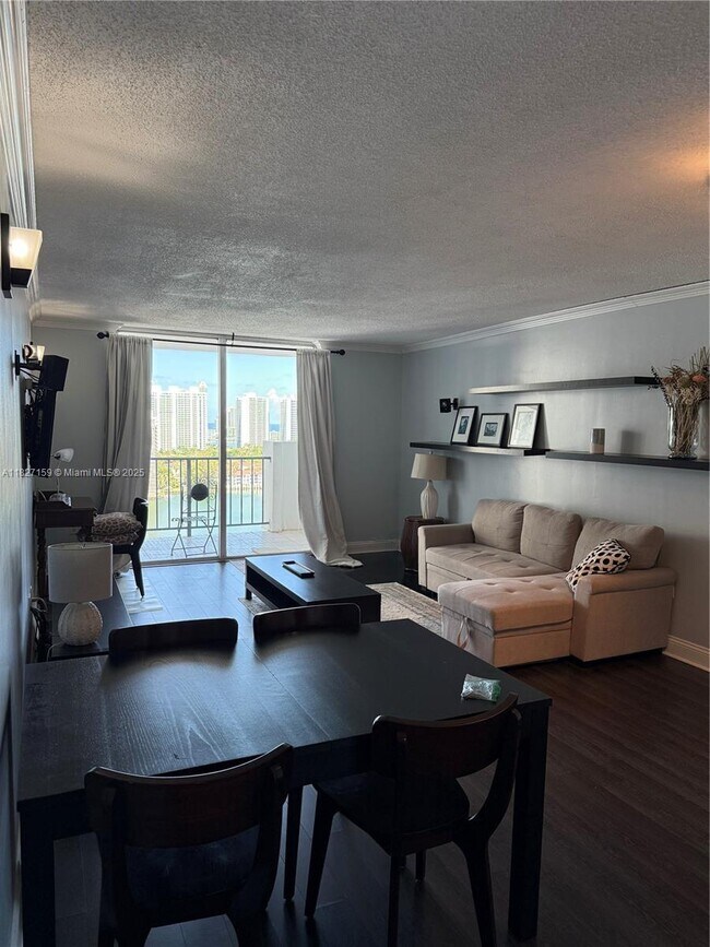 Foto del edificio - 2750 NE 183rd St