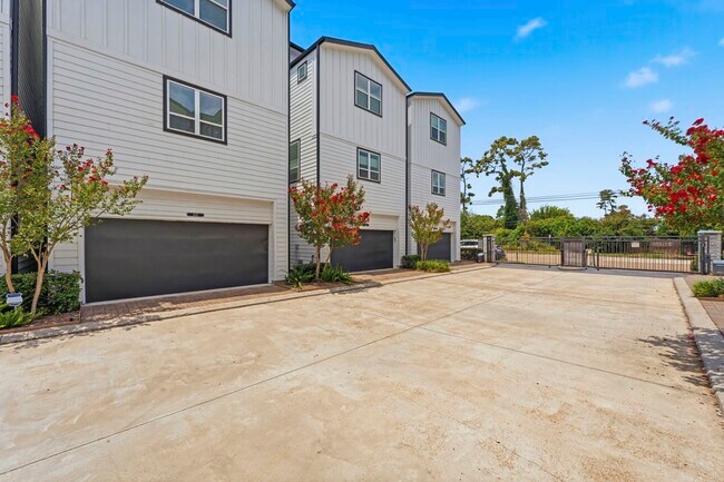 Foto del edificio - 1047 Timbergrove Yards Ln