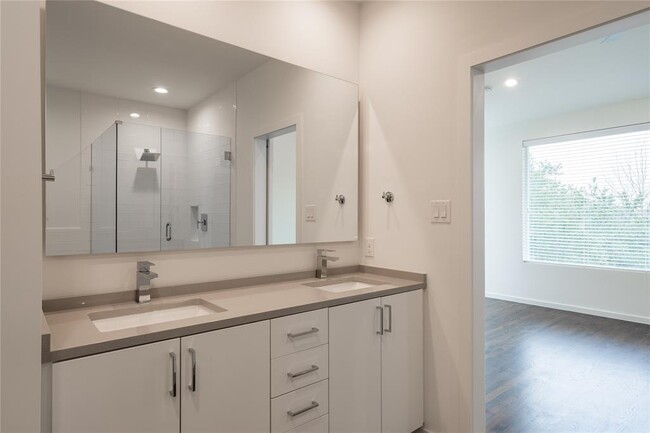 Foto del edificio - 5931 Ross Ave