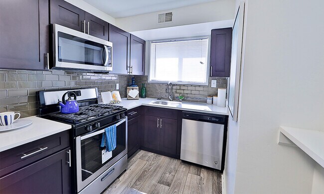 Lynbrook At Mark Center Apartment Homes Alexandria Va Apartments Com