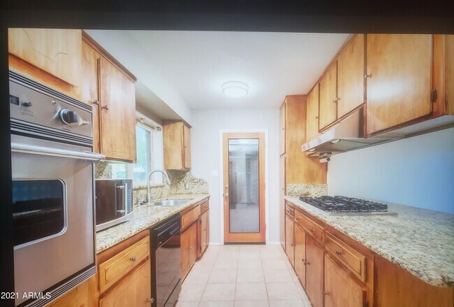 Building Photo - 2109 S Stanley Pl