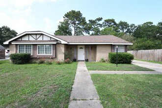 Building Photo - 19406 Enchantington Cir