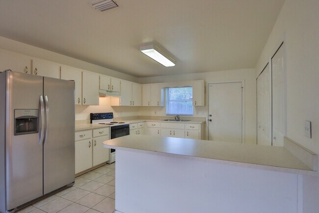 Building Photo - 3405 India Palm Dr