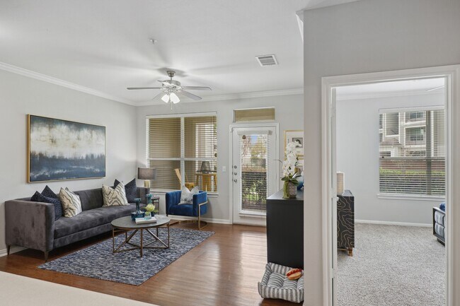 Foto del edificio - 14807 Woodland Hills Dr