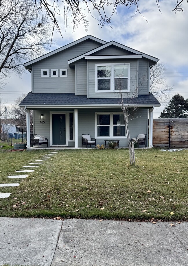 Building Photo - 465 S 3rd E St