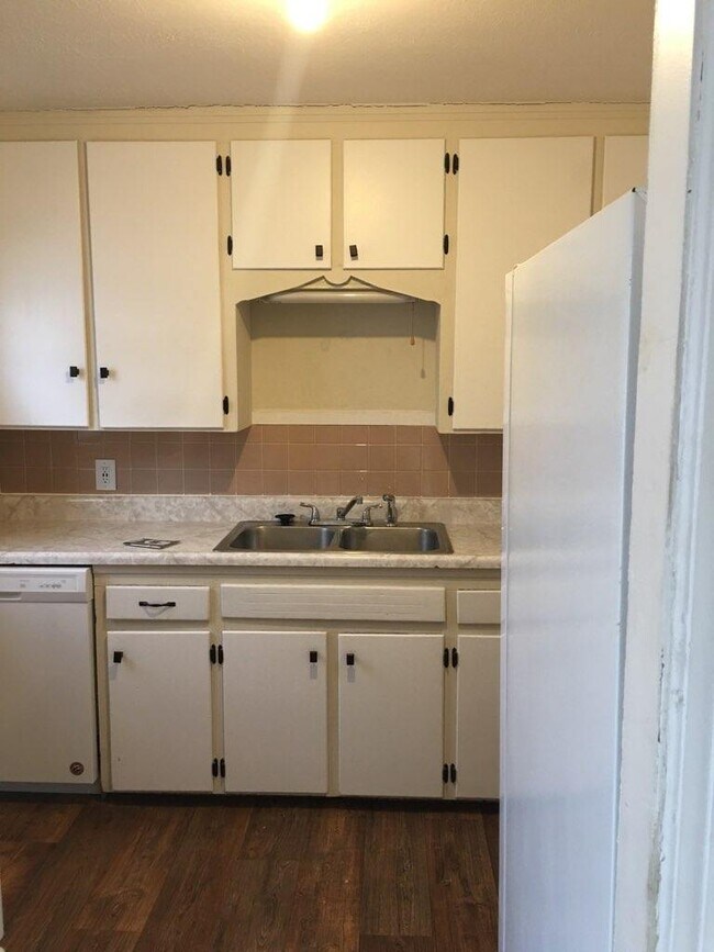 Foto del edificio - 950 N Old Manor Rd