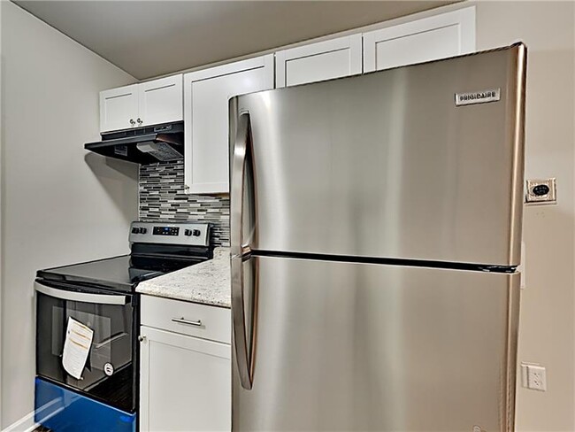 Building Photo - 5883 Lone Oak Dr SW
