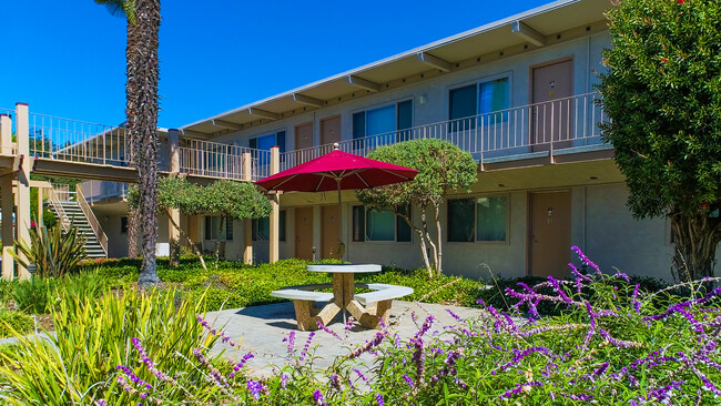 Bienvenido a Plum St. Garden Apartments en Capitola - Plum Street Garden Apartments