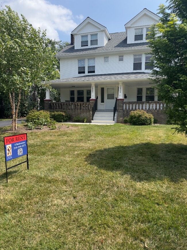 Building Photo - 2407 Woodmere Dr