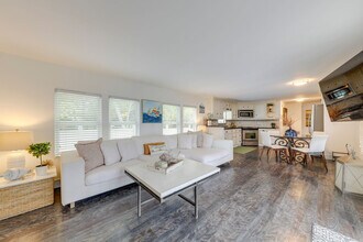 Building Photo - 394 Burton Dr