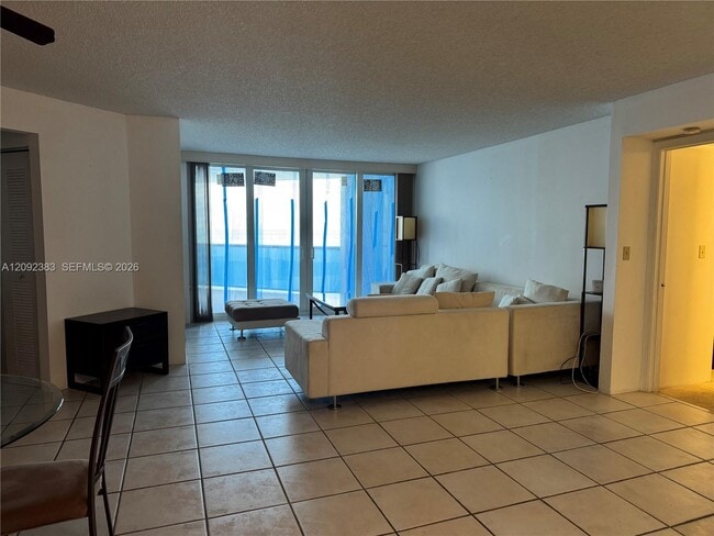 Foto del edificio - 6767 Collins Ave