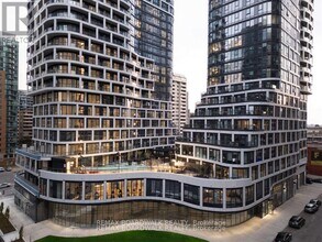 Building Photo - 400 Albert St