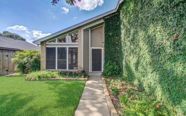Building Photo - 10546 Rippling Fields Dr