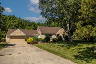 Building Photo - 3335 Sunnyview Ln
