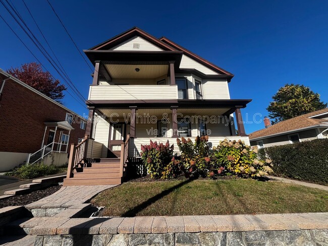 Building Photo - 19 Pulaski St