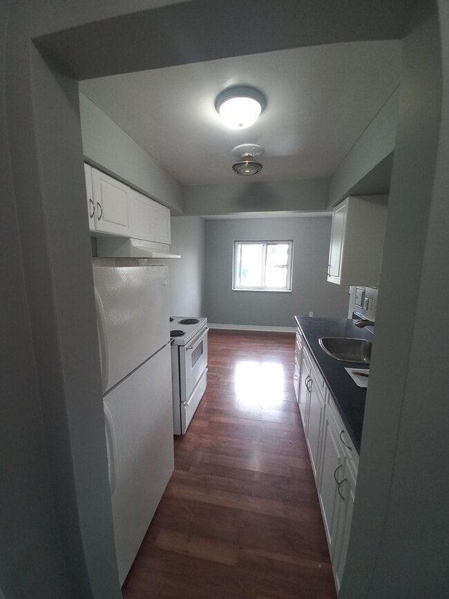 Building Photo - Princess Manor Apartments