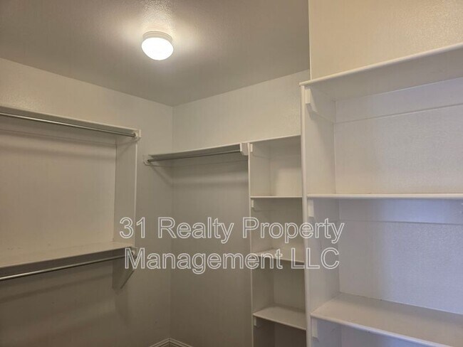 Foto del edificio - 708 E 97th St