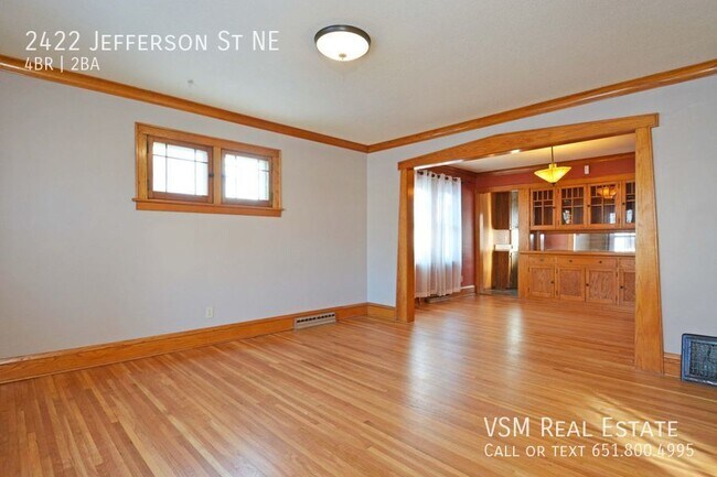 Building Photo - Beautiful 4 bedroom 2 bathroom home in NE ...