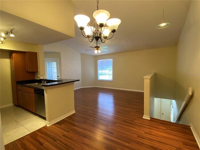 Building Photo - 425 Fountainhead Cir