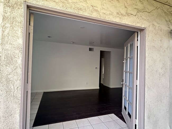 Photo - 3937 Long Beach Blvd - Lease Only Apartment