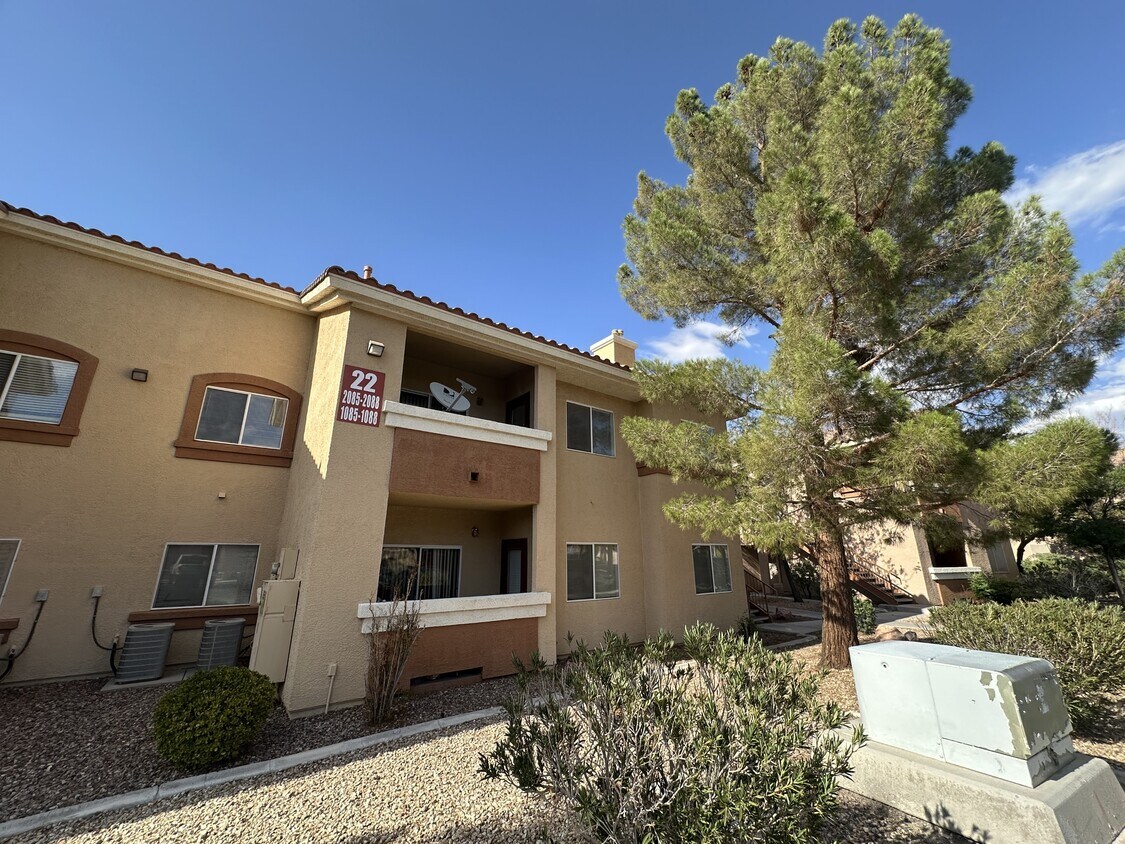 Primary Photo - 1050 E Cactus Ave