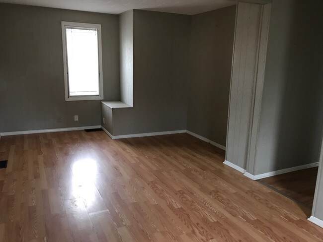 Foto del edificio - 232 N Dixon Ave